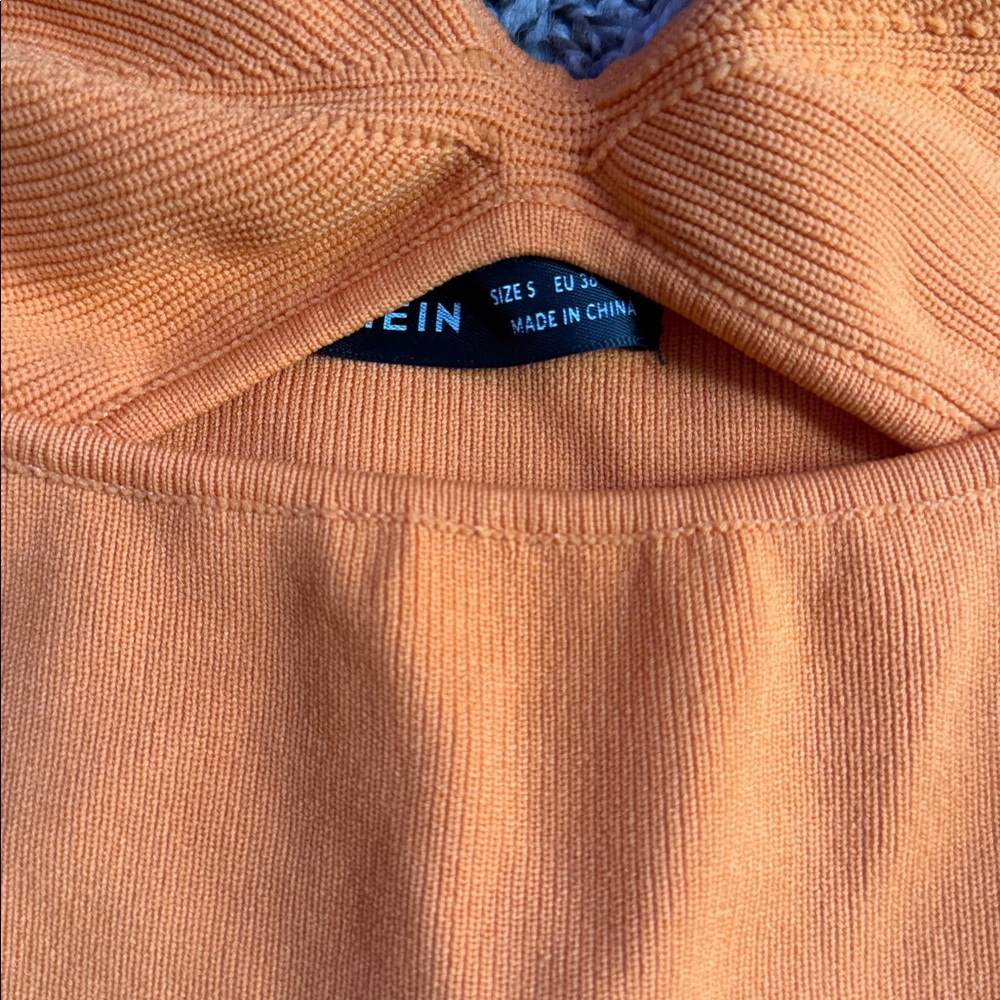 Small Tank Top - Picture 2 of 3